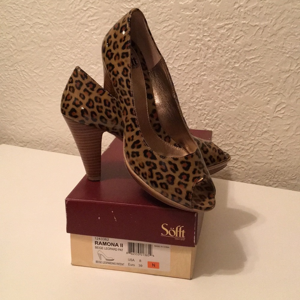 8N Sofft patent leather leopard peep toe heels